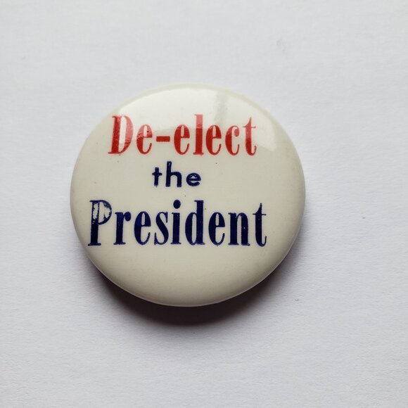 De-Elect The President Pinback Button Pin - Picture 1 of 2